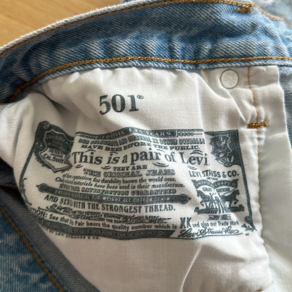 Levi 501 denim shorts size W 31 - Picture 2 of 4